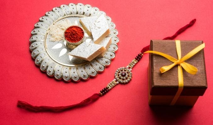 10+ Rakhi Gifts to Flabbergast Brothers on Raksha Bandhan!!